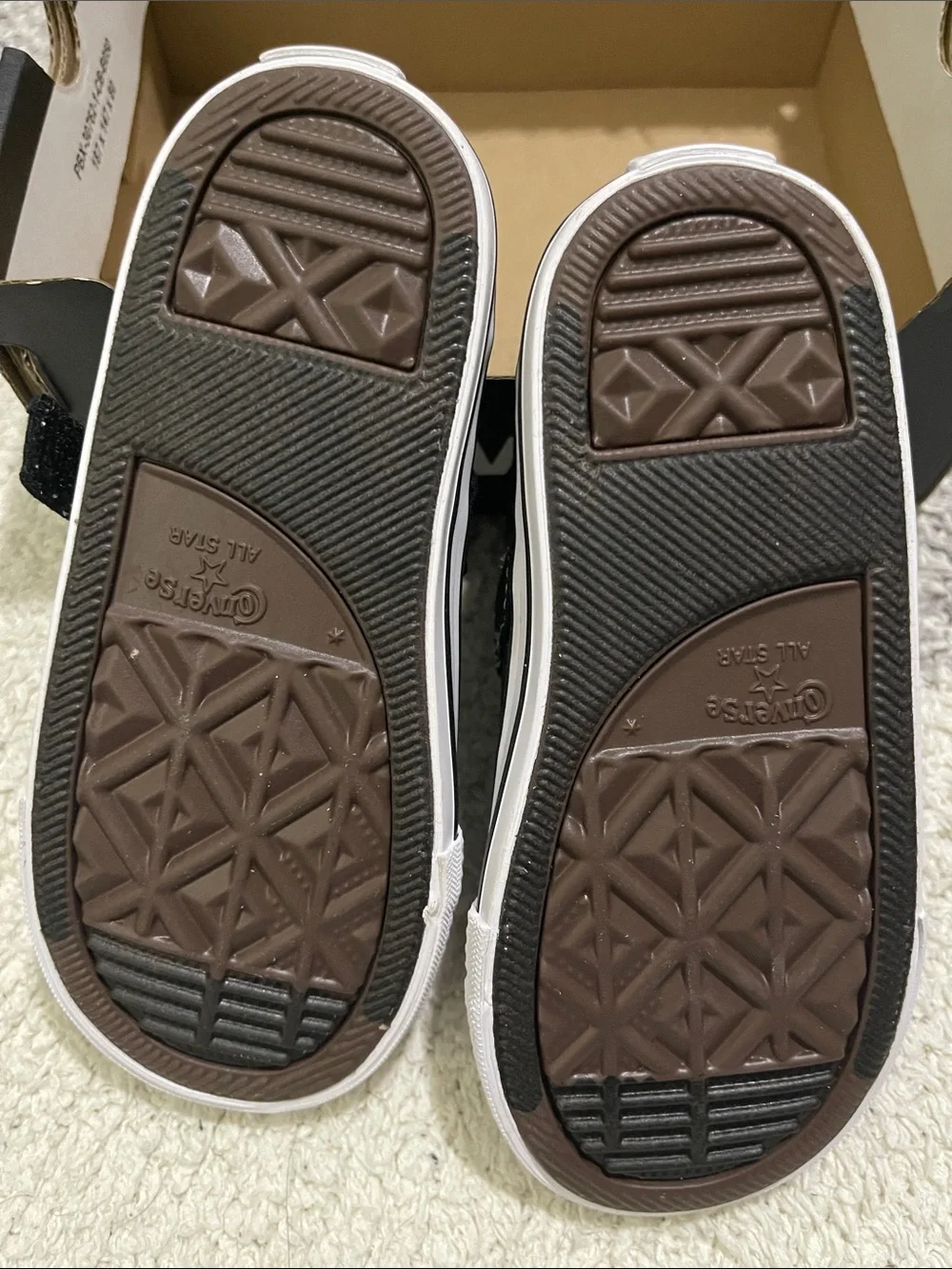 NEW- Converse - 8c